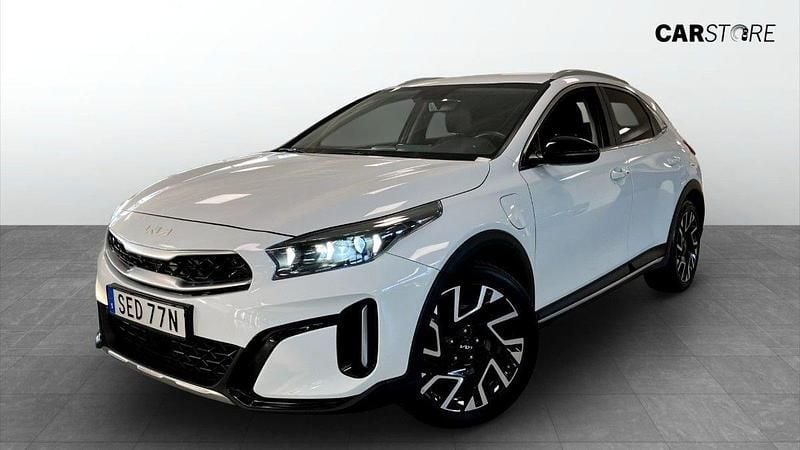 Vit Begagnad 2023 Kia XCeed Advance SUV | 264 900 kr (Marknadspris) - Bild 1/4