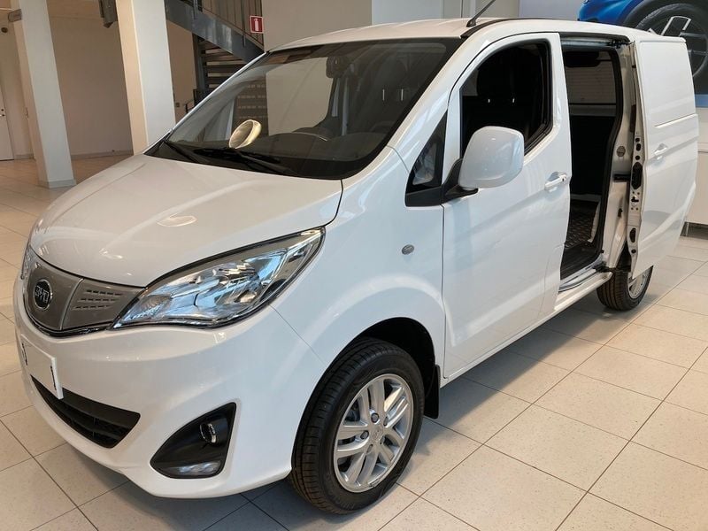 Vit Begagnad 2023 BYD ETP3 Van | 279 900 kr - Bild 1/4