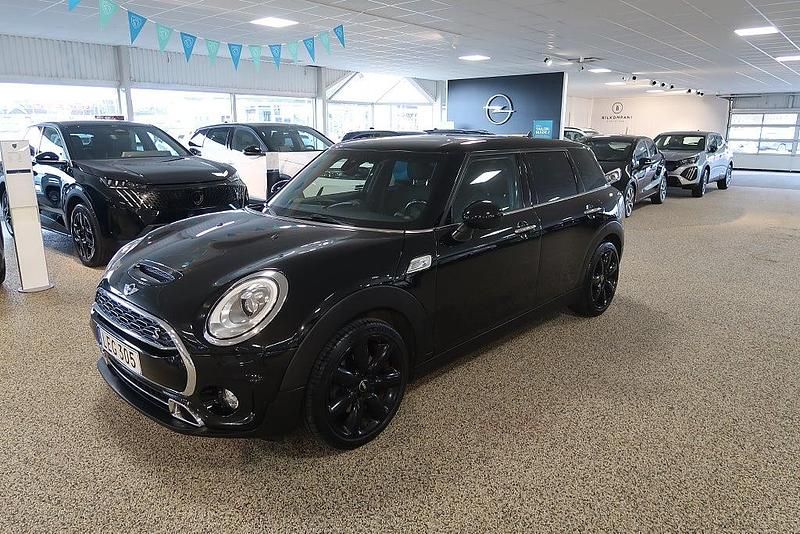 Svart Begagnad 2016 Mini Cooper S Clubman Kombi | 168 800 kr (Marknadspris) - Bild 1/4