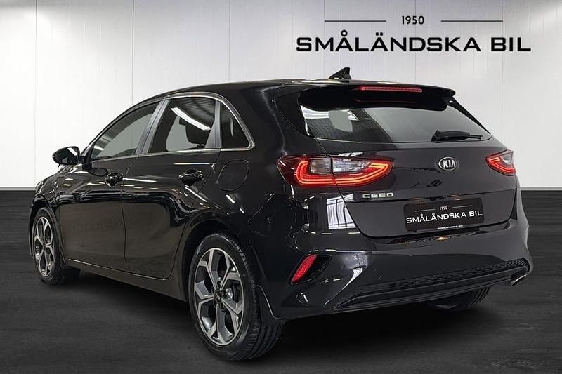 Begagnad Kia Ceed Advance 160 HK (117 kW) 2021 Svart Halvkombi
