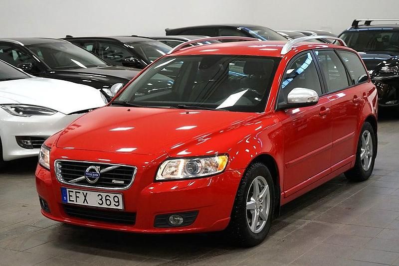 Begagnad Volvo V50 R-Design 116 HK (85 kW) 2011 Röd Kombi