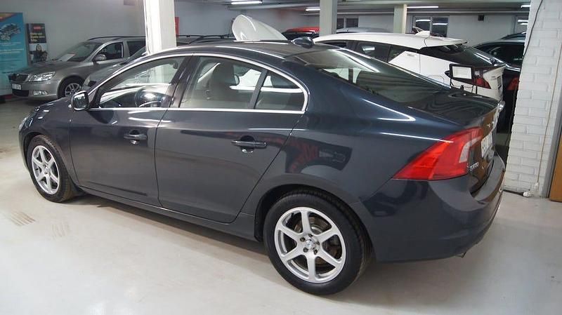 Begagnad Volvo S60 Momentum 163 HK (119 kW) 2011 Grå Sedan