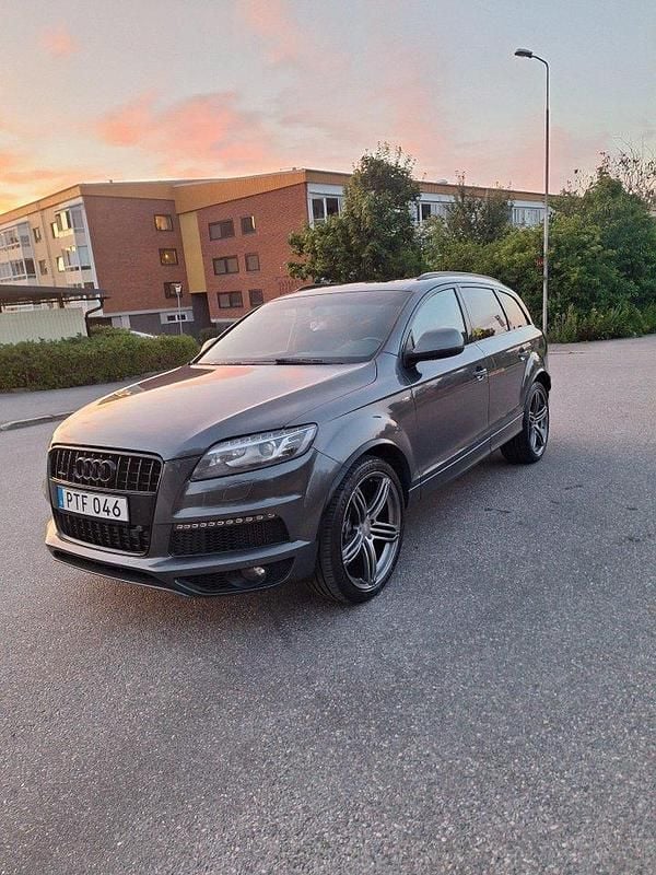 Grå Begagnad 2010 Audi Q7 S-Line SUV | 129 900 kr (Marknadspris) - Bild 1/4