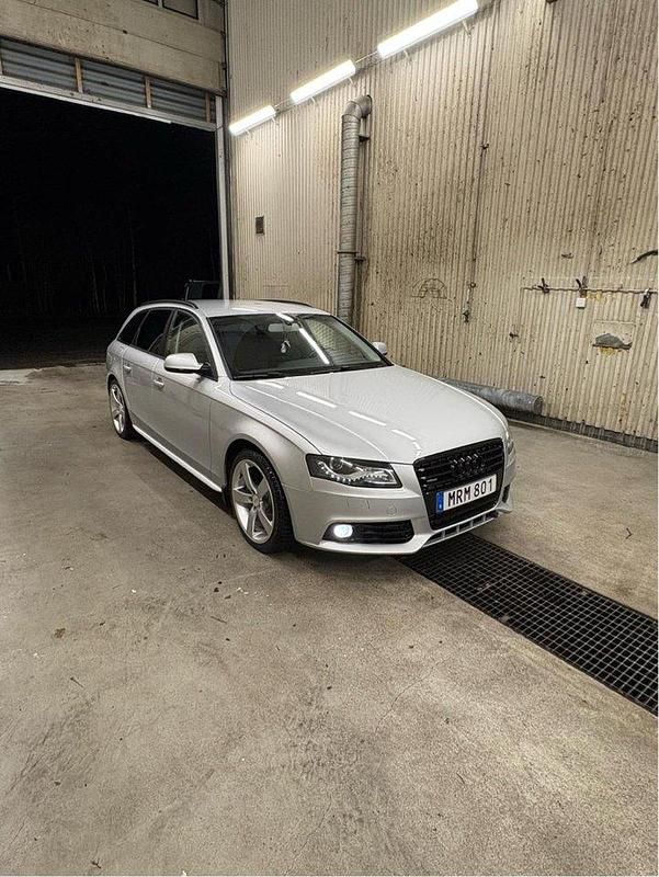 Silver Begagnad 2012 Audi A4 Kombi | 105 000 kr (Lite dyr) - Bild 1/4