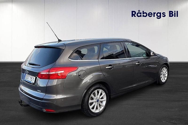 Begagnad Ford Focus Titanium 101 HK (74 kW) 2014 Grå Kombi