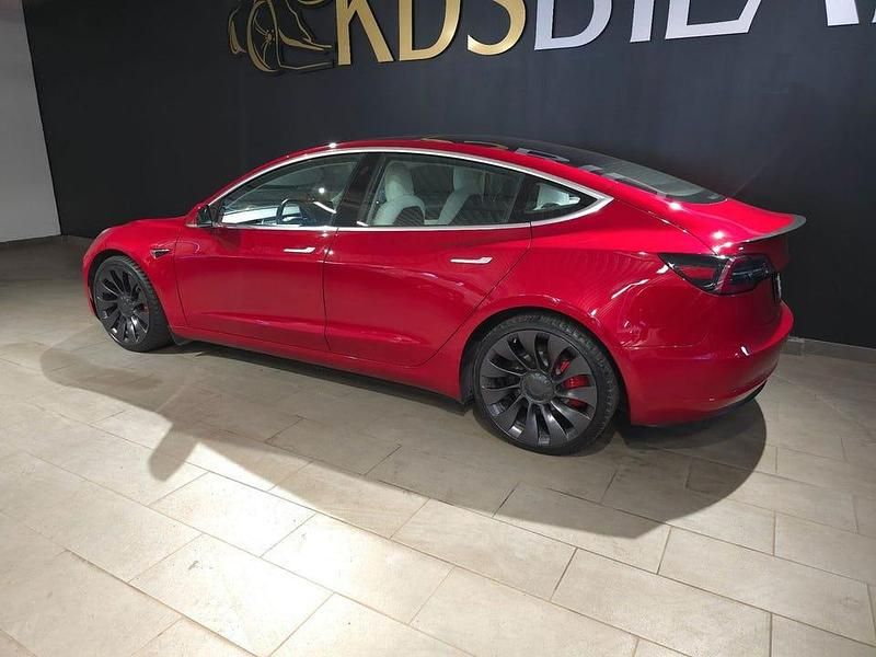 Begagnad Tesla Model 3 Performance 377 kW (513 HK) 2019 Röd Sedan