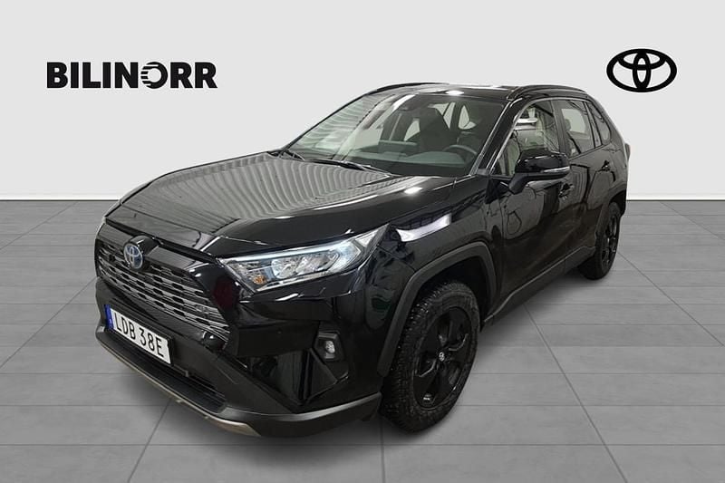 Svart Begagnad 2024 Toyota RAV4 Hybrid Active SUV | 439 900 kr (Marknadspris) - Bild 1/4