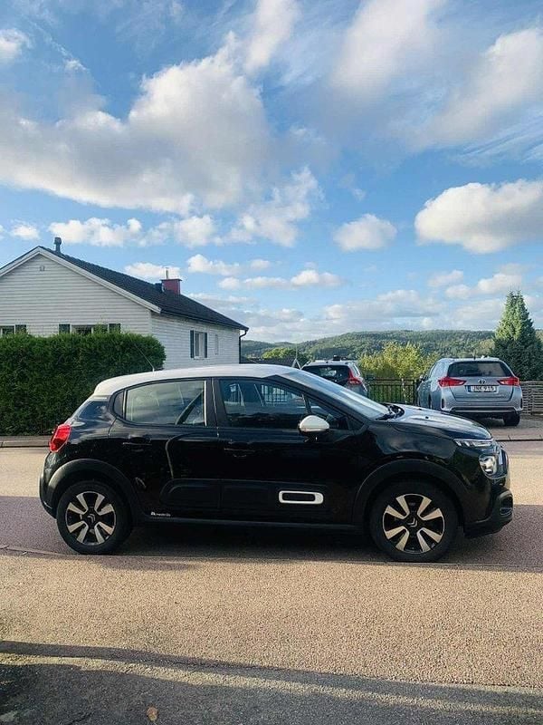 Svart Begagnad 2021 Citroën C3 PureTech Halvkombi | 109 000 kr (Marknadspris) - Bild 1/4