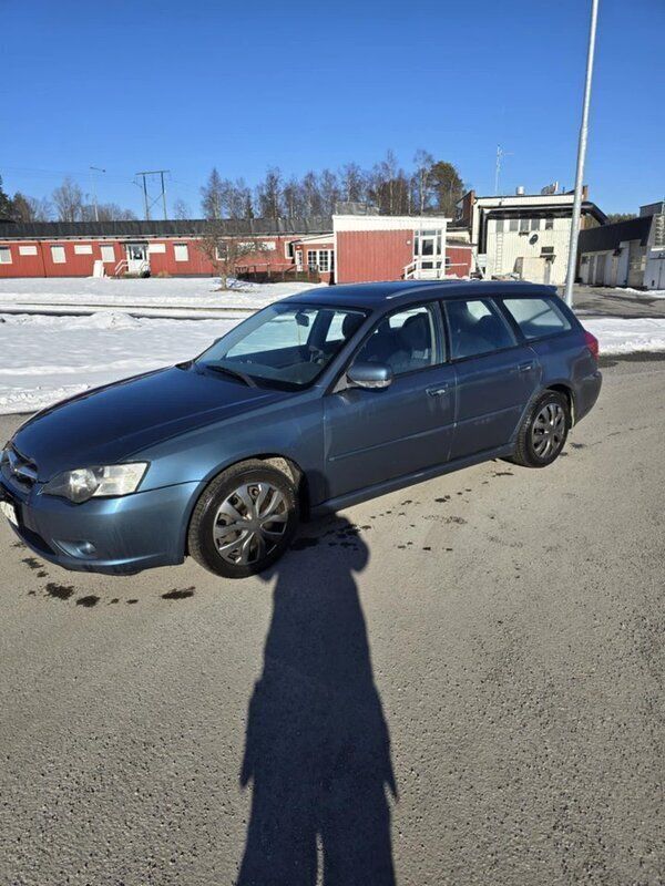 Blå Begagnad 2006 Subaru Legacy Kombi | 20 000 kr (Bra pris) - Bild 1/4