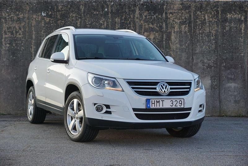 Vit Begagnad 2010 VW Tiguan SUV | 79 900 kr (Bra pris) - Bild 1/4