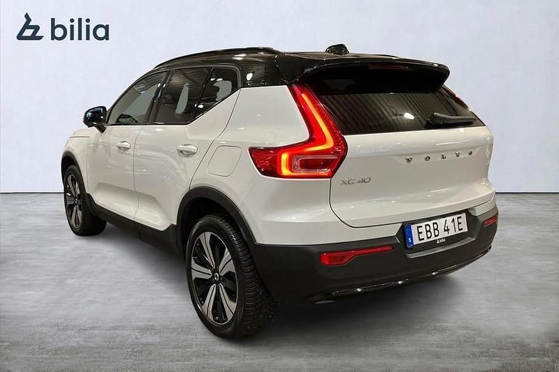 Begagnad Volvo XC40 Plus 185 kW (252 HK) 2022 Ljusgrå (grå) SUV