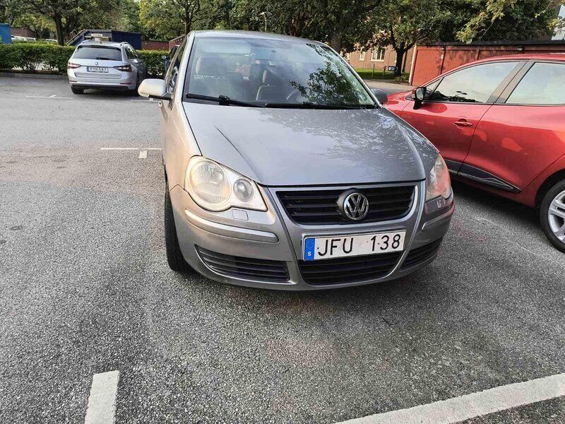 Silver Begagnad 2007 VW Polo Comfortline Halvkombi | 19 000 kr - Bild 1/3