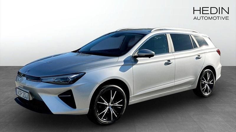 Grå (silver) Begagnad 2022 MG MG5 EV Kombi | 224 900 kr (Marknadspris) - Bild 1/4
