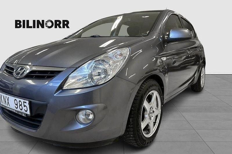 Mörkgrå Begagnad 2009 Hyundai i20 Halvkombi | 49 900 kr (Marknadspris) - Bild 1/4