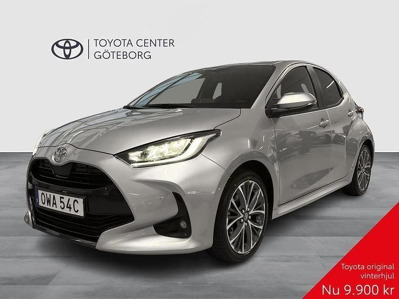 Silver Begagnad 2024 Toyota Yaris Hybrid Style Halvkombi | 249 900 kr (Marknadspris) - Bild 1/3