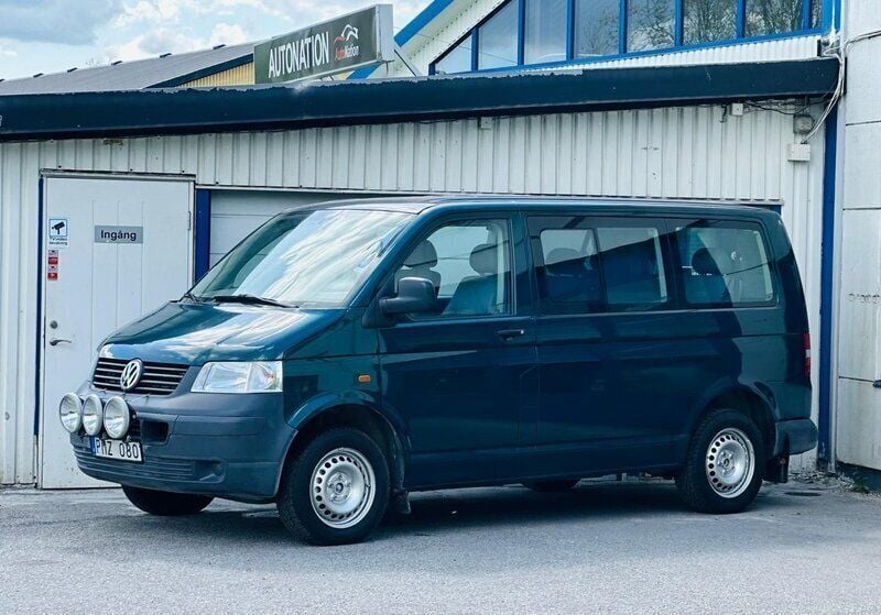 Mörkgrön (grön) Begagnad 2007 VW Shuttle Minibuss | 89 900 kr - Bild 1/4