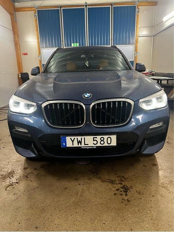 Blå Begagnad 2018 BMW X3 M Sport SUV | 335 000 kr (Lite dyr) - Bild 1/4