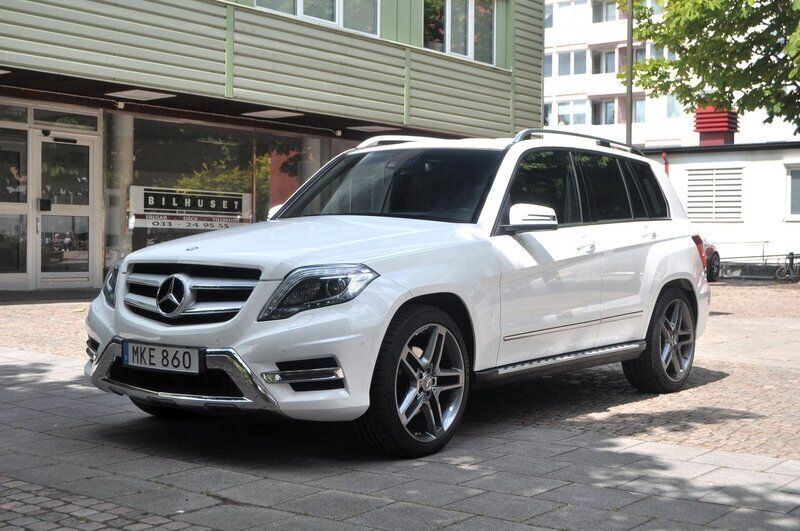 Vit Begagnad 2015 Mercedes GLK350 AMG line SUV | 259 900 kr (Lite dyr) - Bild 1/4