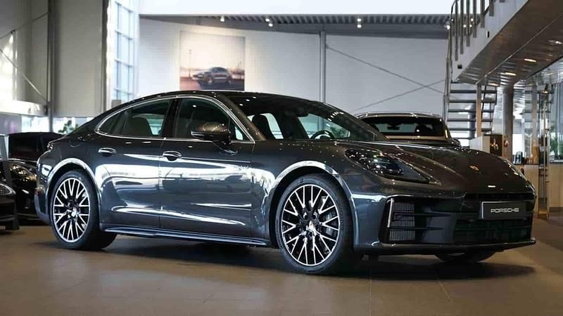 Grå Ny 2026 Porsche Panamera 4 Sedan | 1 448 400 kr - Bild 1/1