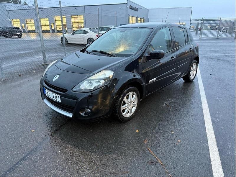 Svart Begagnad 2012 Renault Clio R.S. Halvkombi | 25 000 kr (Bra pris) - Bild 1/4