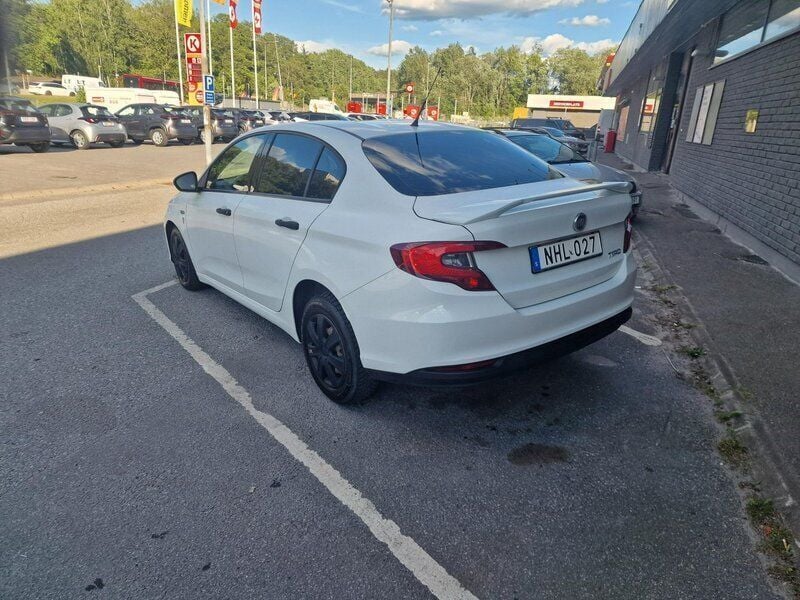 Vit Begagnad 2016 Fiat Tipo Sedan | 89 900 kr (Bra pris) - Bild 1/4