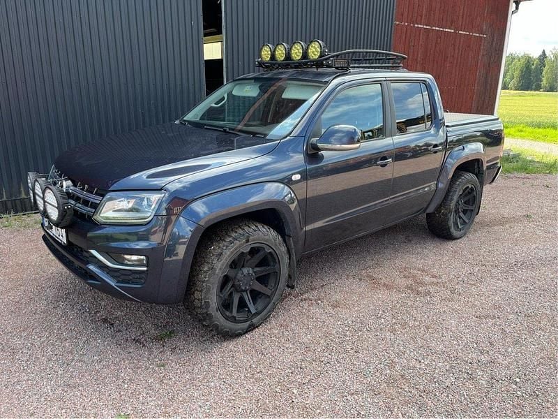 Blå Begagnad 2017 VW Amarok Pickup | 237 000 kr (Marknadspris) - Bild 1/4