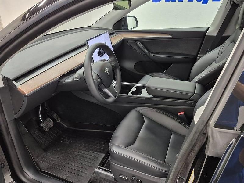 Begagnad Tesla Model Y Long Range AWD 378 kW (514 HK) 2024 Svart SUV