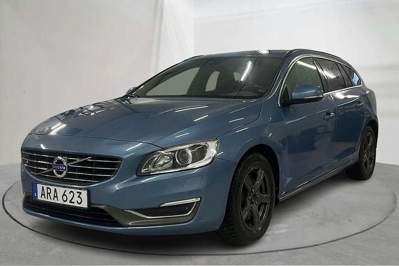 Blå Begagnad 2015 Volvo V60 Momentum Kombi | 169 900 kr (Marknadspris) - Bild 1/4