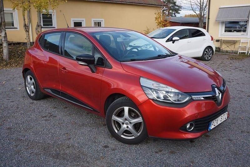 Röd Begagnad 2013 Renault Clio IV Halvkombi | 99 900 kr (Lite dyr) - Bild 1/4