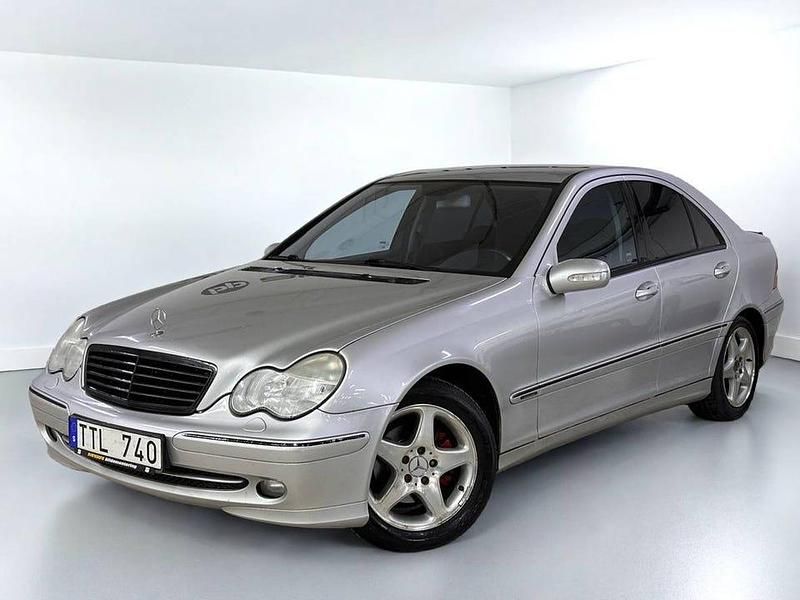 Grå Begagnad 2003 Mercedes C200 Avantgarde Sedan | 39 900 kr (Marknadspris) - Bild 1/4