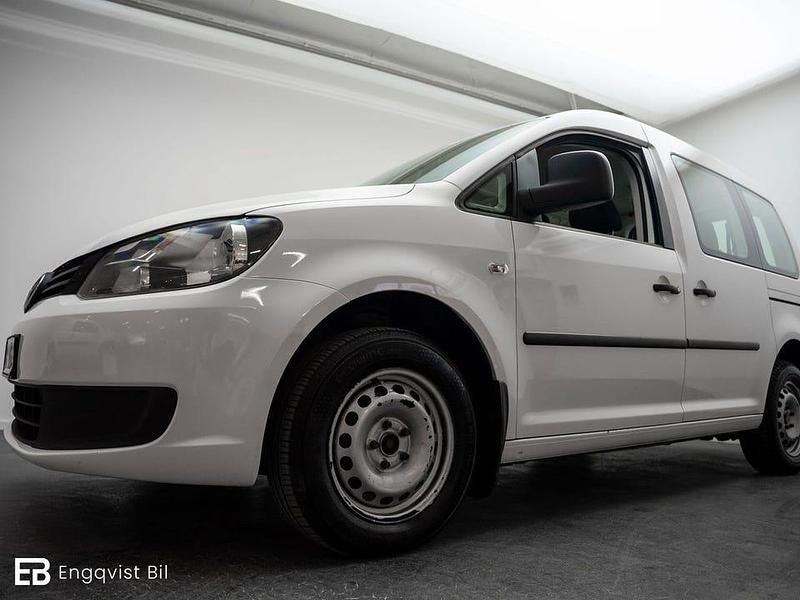 Begagnad VW Caddy Life 75 HK (55 kW) 2012 Vit Minibuss