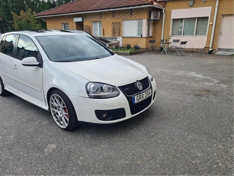 Vit Begagnad 2008 VW Golf VI GT Halvkombi | 50 000 kr (Marknadspris) - Bild 1/4