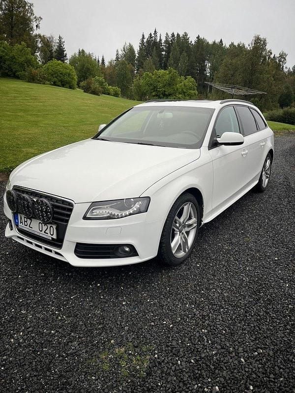 Vit Begagnad 2012 Audi A4 Kombi | 89 000 kr (Marknadspris) - Bild 1/4