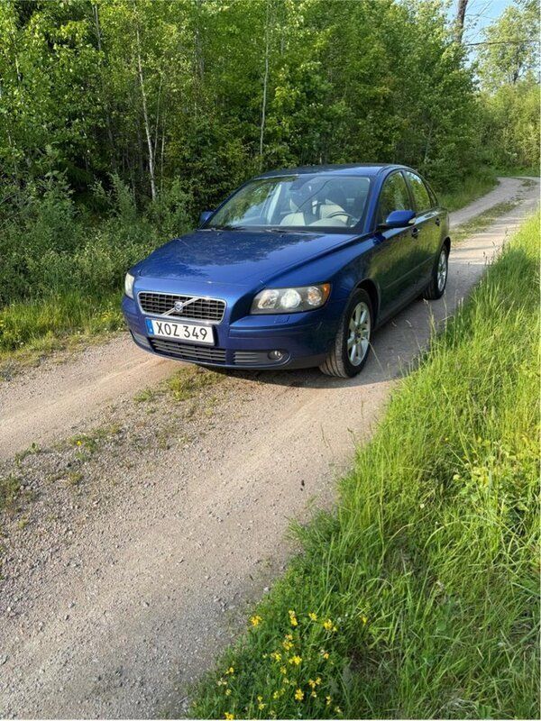 Blå Begagnad 2006 Volvo S40 Kinetic Sedan | 35 000 kr (Lite dyr) - Bild 1/4
