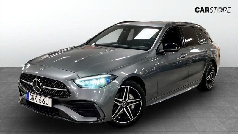 Grå (grey) Begagnad 2023 Mercedes C300e AMG Kombi | 320 000 kr (Superpris) - Bild 1/4