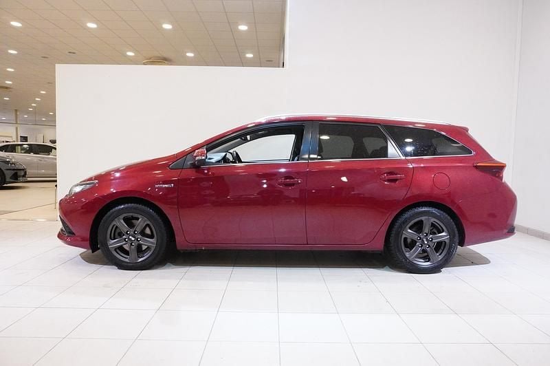 Begagnad Toyota Auris Touring Sports 2017 Röd Kombi