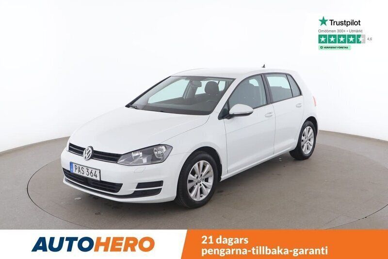 Vit Begagnad 2017 VW Golf VII Halvkombi | 127 000 kr (Marknadspris) - Bild 1/4