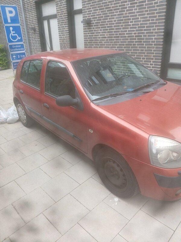 Begagnad 2004 Renault Clio II Halvkombi | 8 500 kr - Bild 1/4