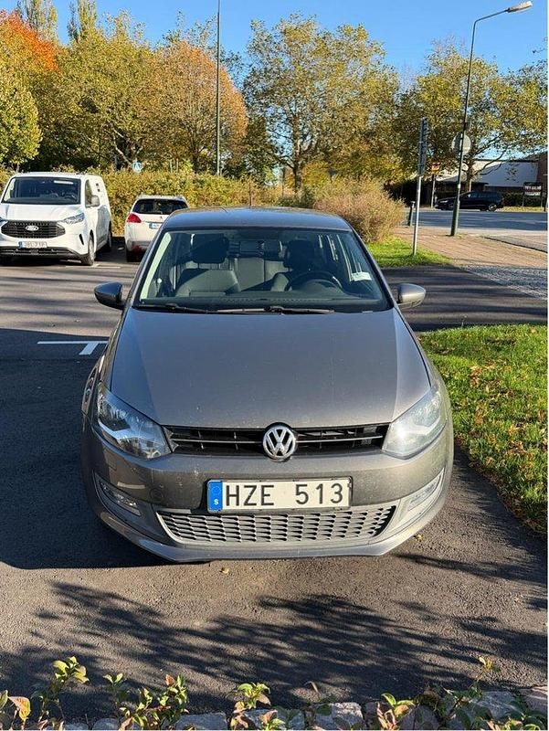 Grå Begagnad 2012 VW Polo Halvkombi | 78 000 kr (Marknadspris) - Bild 1/4