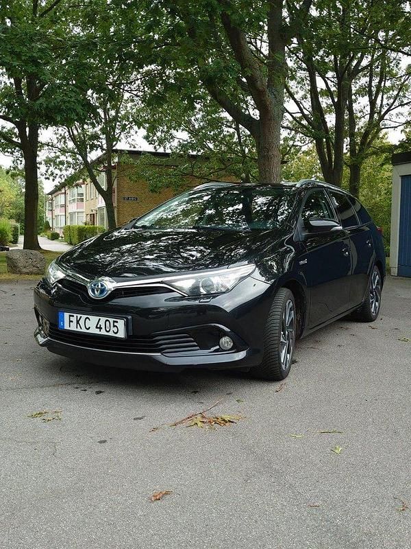 Svart Begagnad 2016 Toyota Auris Touring Sports Active Kombi | 120 000 kr (Marknadspris) - Bild 1/4