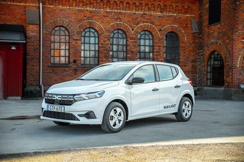 Vit Ny 2025 Dacia Sandero Essentiel Halvkombi | 193 400 kr (Dyr) - Bild 1/4