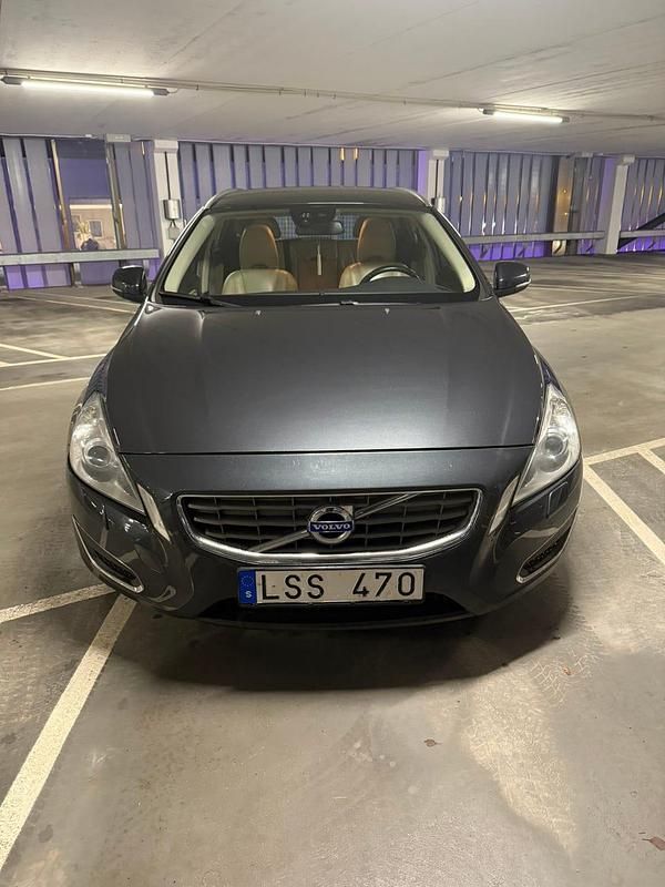 Begagnad 2012 Volvo V60 Kombi | 65 000 kr (Bra pris) - Bild 1/4