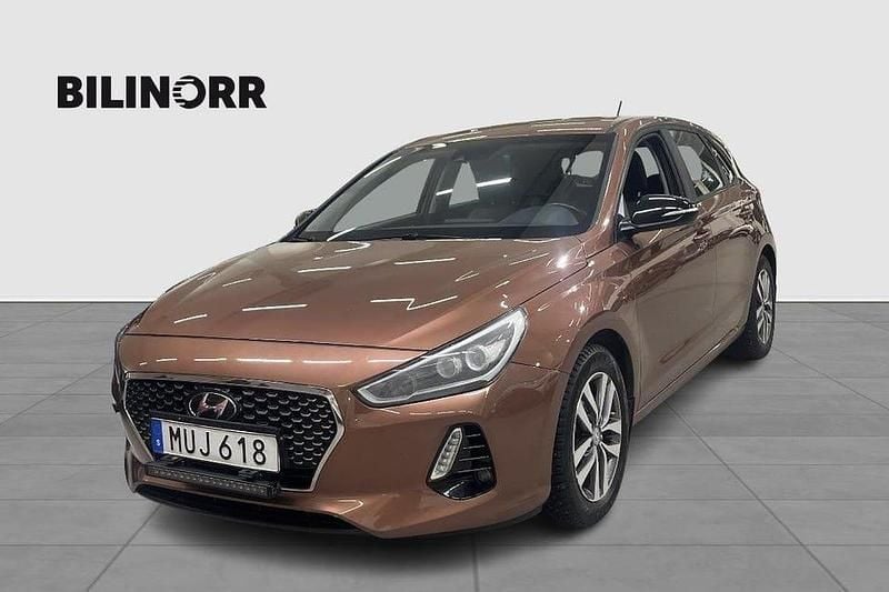 Orange Begagnad 2017 Hyundai i30 Halvkombi | 149 400 kr (Marknadspris) - Bild 1/4