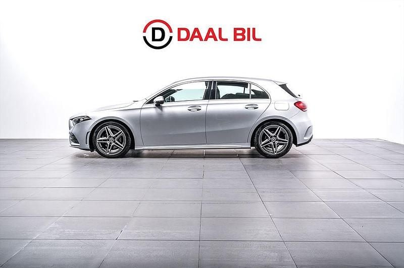 Silver Begagnad 2020 Mercedes A180 AMG line Halvkombi | 244 700 kr (Marknadspris) - Bild 1/4