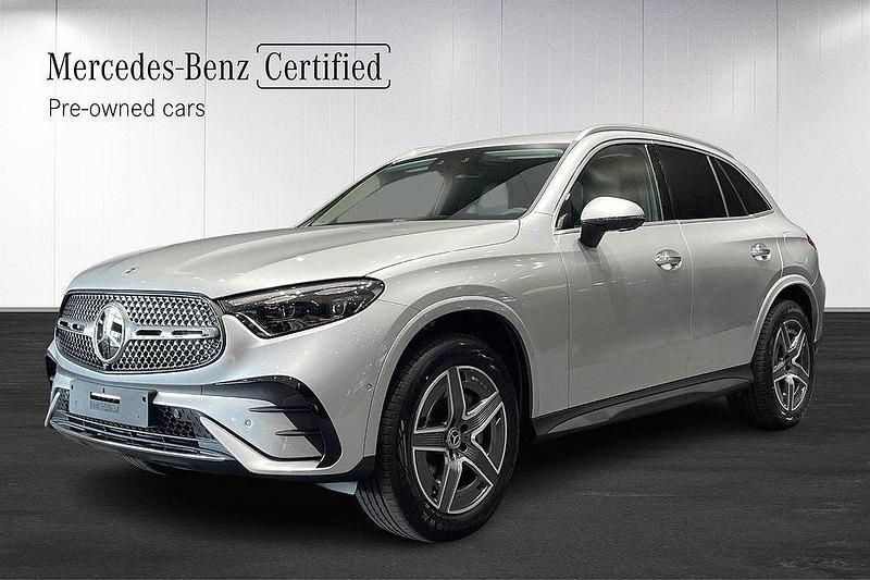Hightech silver metallic Ny 2026 Mercedes GLC300e AMG Line Premium SUV | 815 950 kr - Bild 1/4