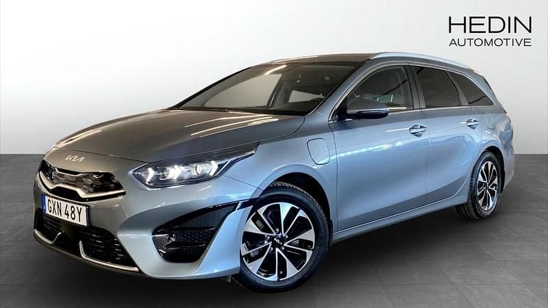Grå (grey) Begagnad 2022 Kia Ceed Sportswagon Advance Kombi | 239 900 kr (Marknadspris) - Bild 1/4