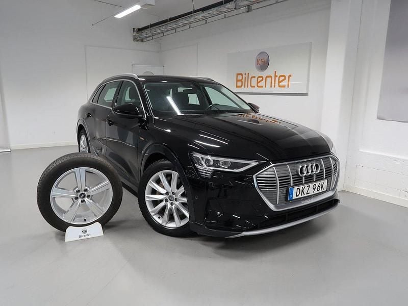Svart Begagnad 2021 Audi e-tron SUV | 349 900 kr (Superpris) - Bild 1/3