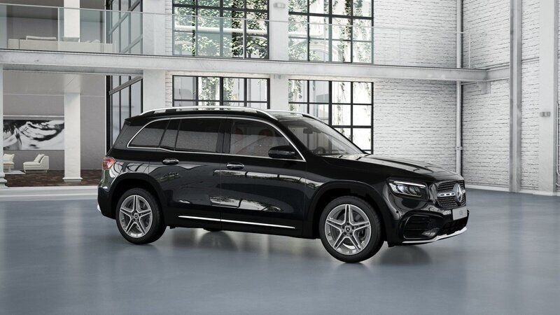 Ny Mercedes GLB220 AMG line 2025 Kosmossvart metallic SUV