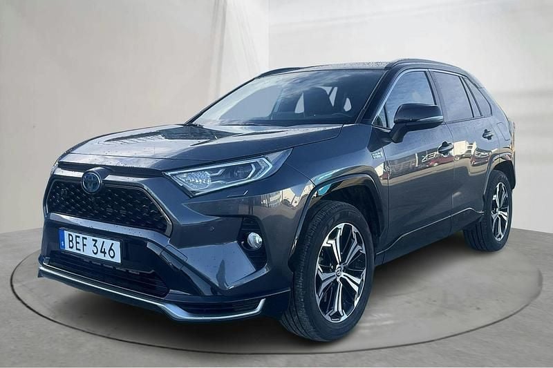 Grå Begagnad 2021 Toyota RAV4 SUV | 379 000 kr - Bild 1/4