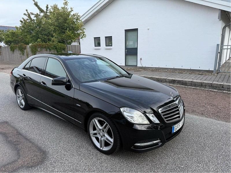 Svart Begagnad 2011 Mercedes E220 Avantgarde Sedan | 85 000 kr (Marknadspris) - Bild 1/4